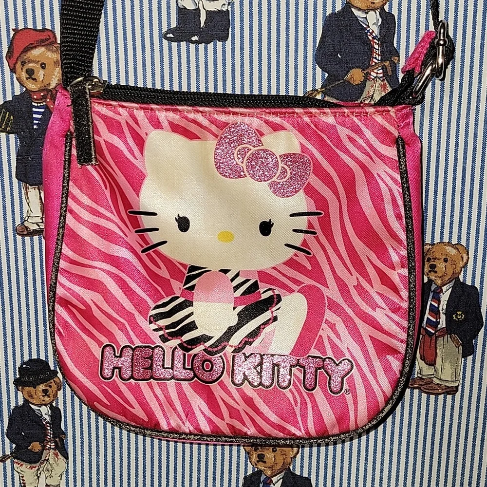 Hello Kitty approximately 7x